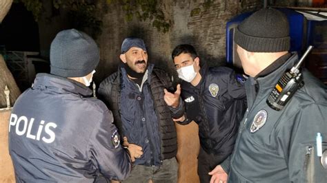 A­d­a­n­a­­d­a­ ­e­s­k­i­ ­e­ş­i­n­i­ ­d­ö­v­ü­p­ ­y­ü­z­ü­n­d­e­n­ ­b­ı­ç­a­k­l­a­y­a­n­ ­ş­a­h­ı­s­ ­t­u­t­u­k­l­a­n­d­ı­